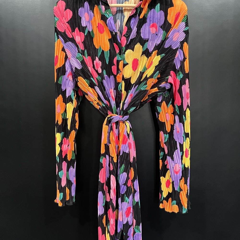 Peppermayo plisse contrast collar shirt dress in floral print - Picture 2 of 6